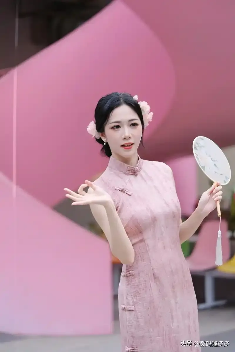 伊人直播app精彩活动展示图，提供丰富连麦玩法